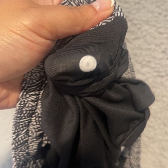 Lululemon Hotty Hot Short II *Long 4"
White Black / Black size 8 - Picture 6 of 6